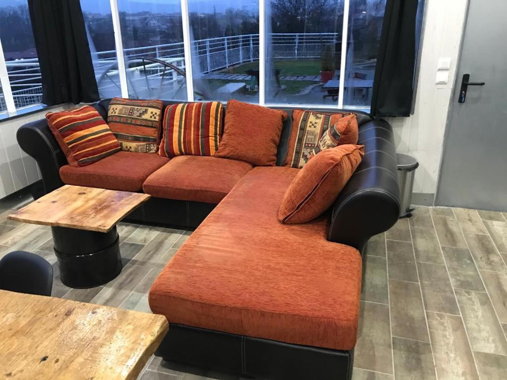 Posezení v ubytování Best Price #3 "LA SERRE" x4 people