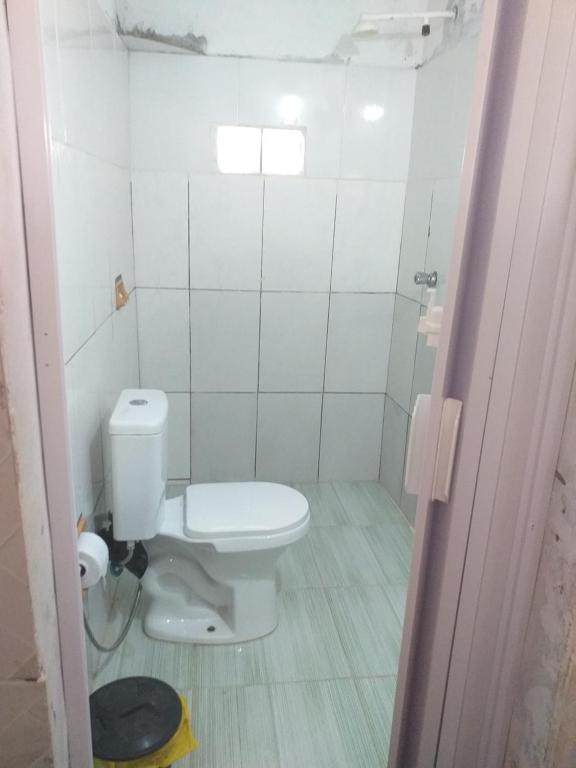a bathroom with a white toilet in a room at Casa em Gamboa in Gamboa