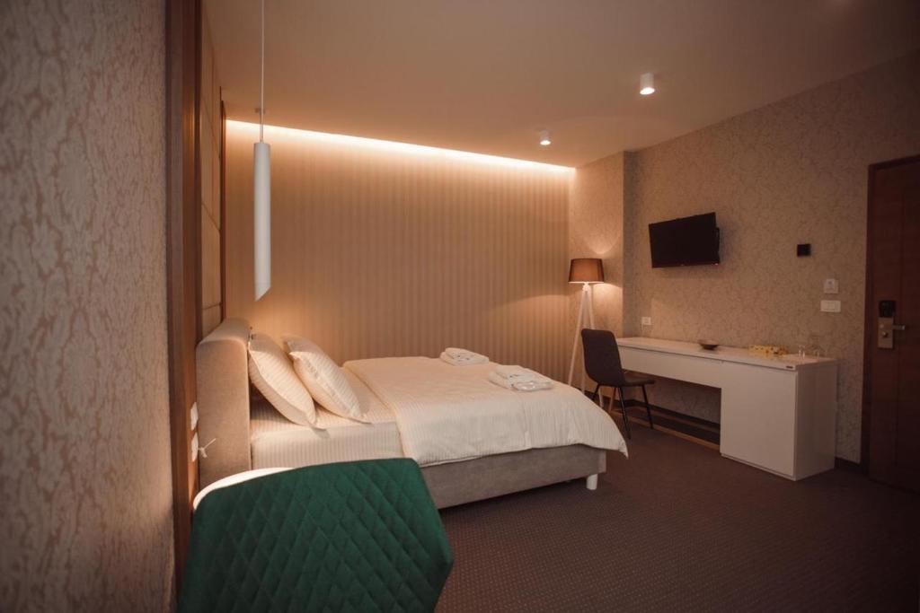 Postel nebo postele na pokoji v ubytování Hotel Chicago