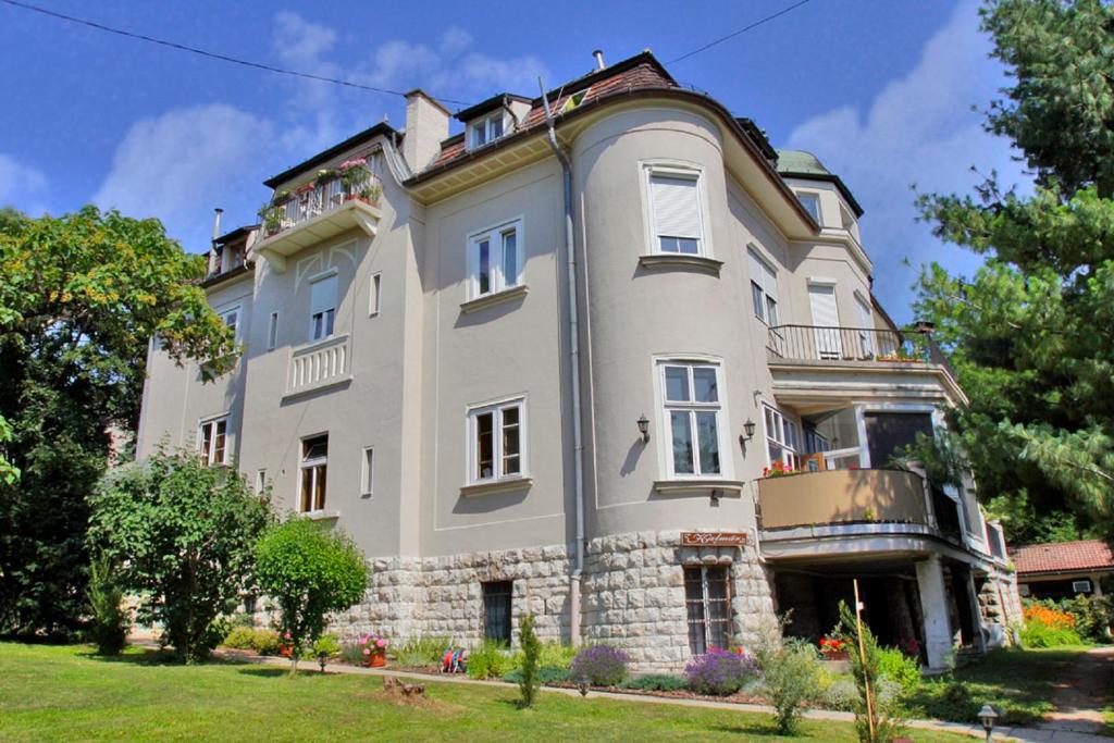 Budova, kde se bed and breakfast nachází