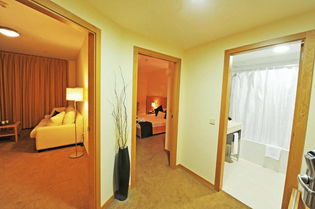 Postel nebo postele na pokoji v ubytování Hotel Bienestar Termas de Moncao