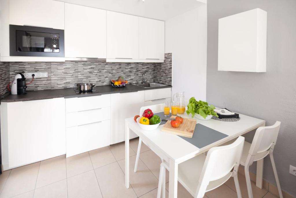 Köök või kööginurk majutusasutuses Apartment Magica with Pool Fuerteventura Costa Calma