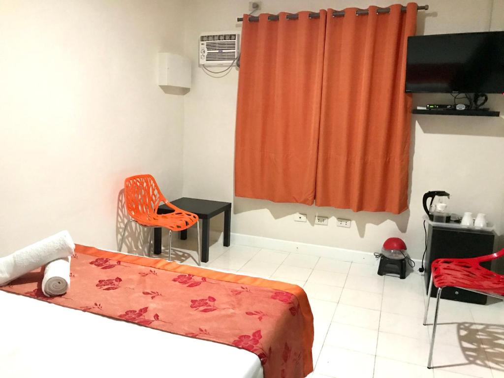 Postel nebo postele na pokoji v ubytování HalfWay House Hostel Mactan Cebu Airport