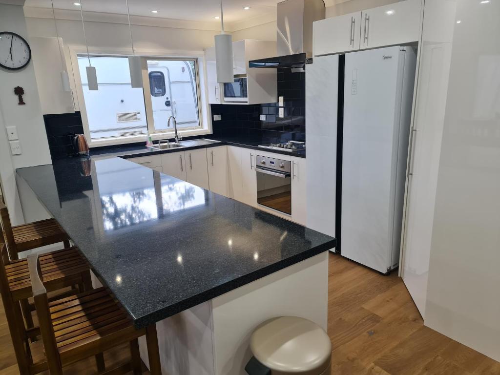 Brand New Home - Central Masterton - Resim 11