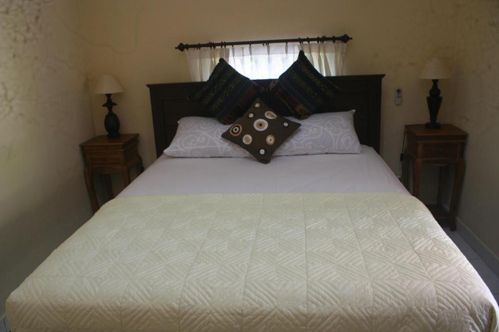 Letto o letti in una camera di Nugraha Guesthouse 1