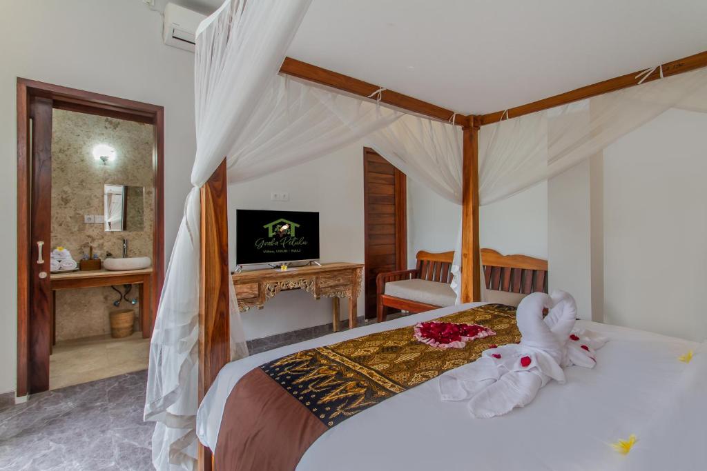 TV a/nebo společenská místnost v ubytování Graha Petulu Ubud by Pramana Villas