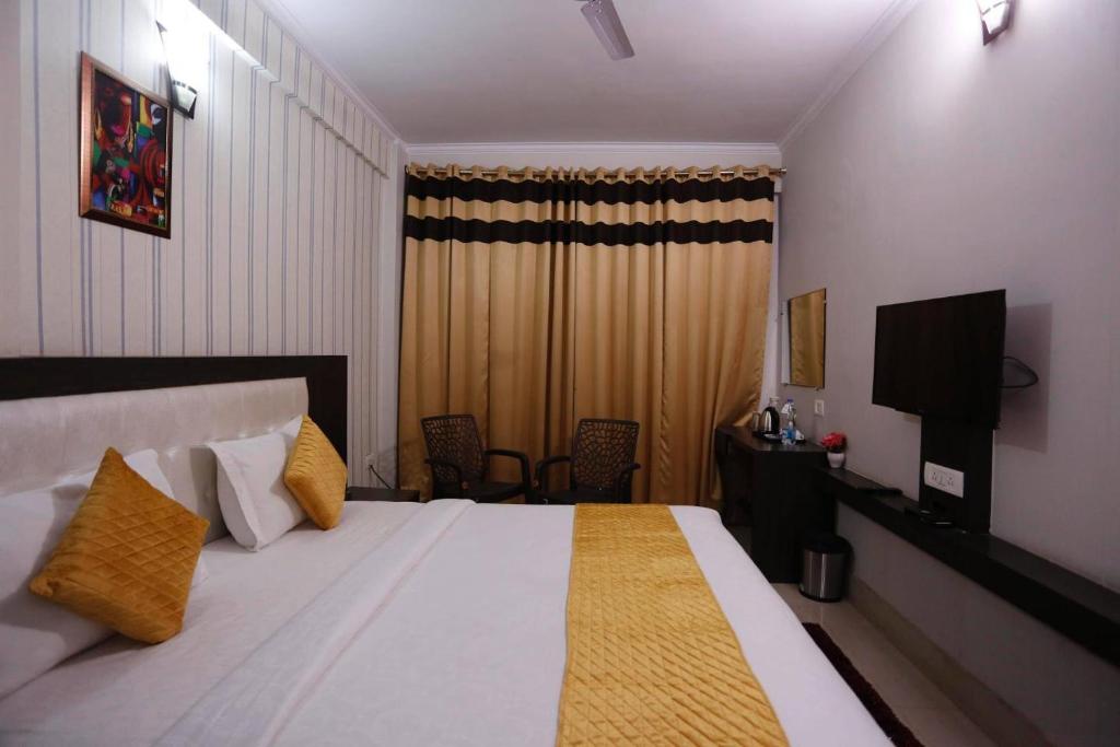 Paradise Ganga - A River Side Hotel - Deluxe Double Room с балконом