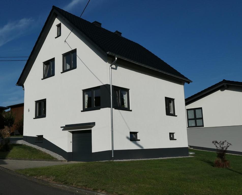 FEWO Hof Elbbachtal - Appartement De Deux Chambres