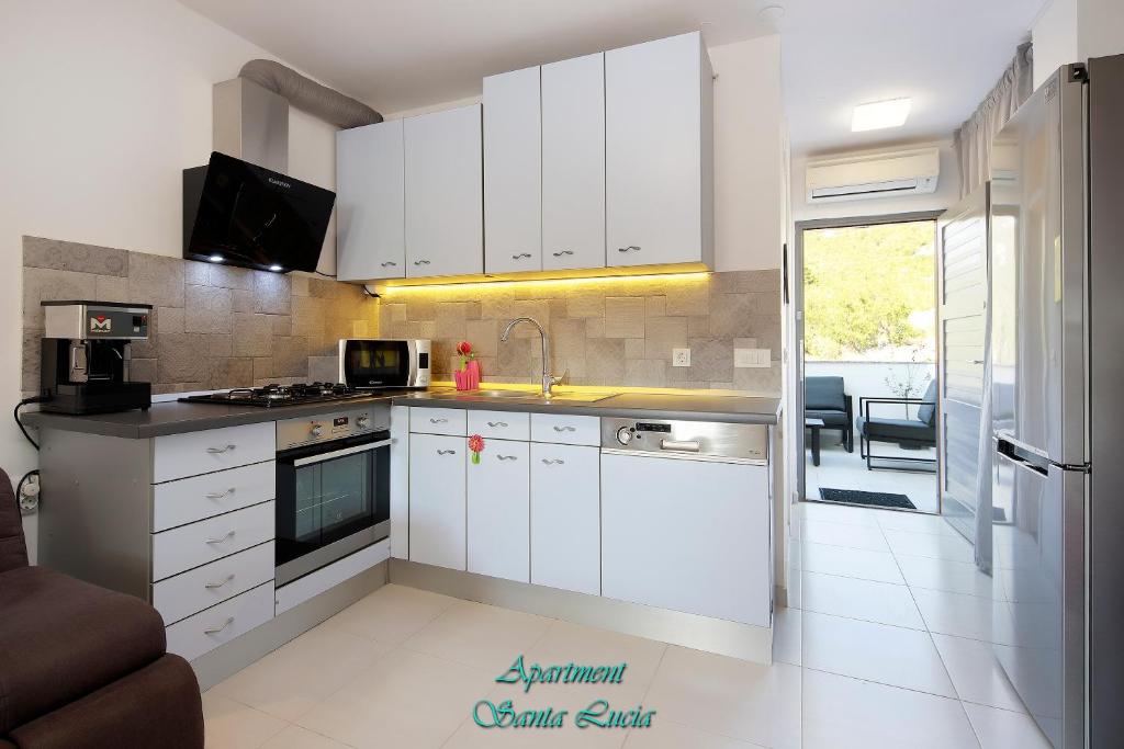 Kuchyňa alebo kuchynka v ubytovaní Apartment "Santa Lucia"