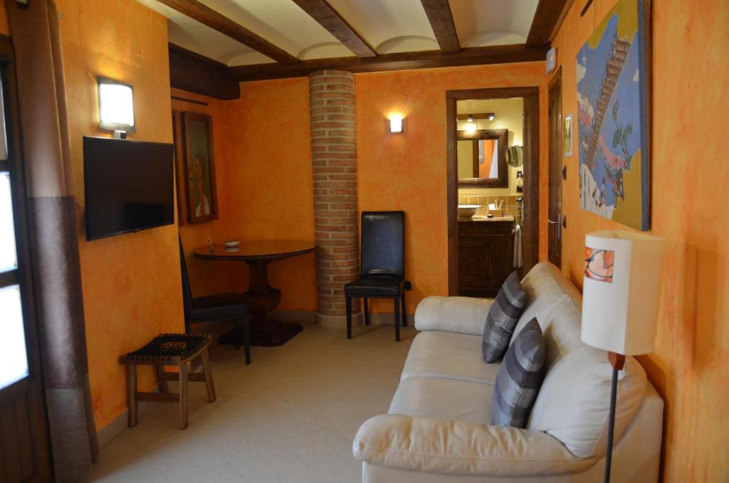 TV a/nebo společenská místnost v ubytování Hotel La Beltraneja