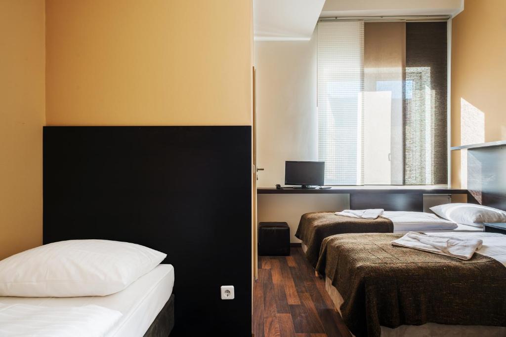 Postel nebo postele na pokoji v ubytování Apple City Hotel