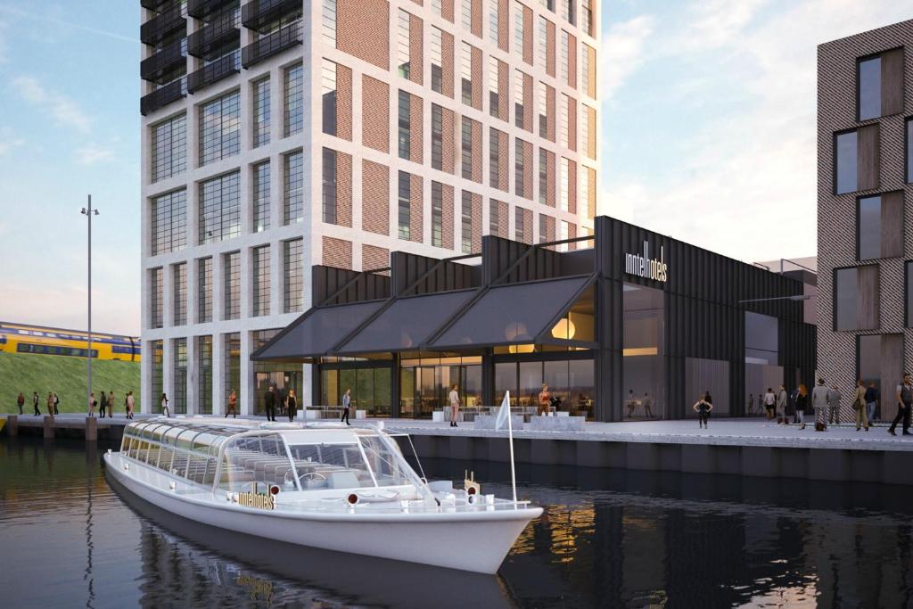 Uitzicht op een rivier vlak bij het hotel