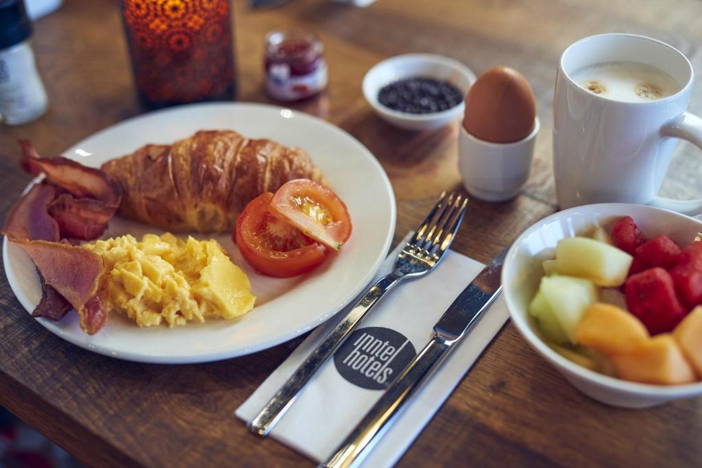 Eten bij of ergens in de buurt van het hotel

