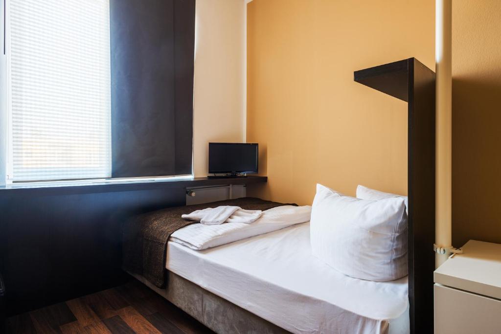 Postel nebo postele na pokoji v ubytování Apple City Hotel