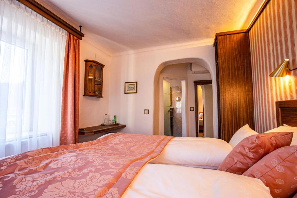 Postel nebo postele na pokoji v ubytování Gasthof Lend-Platzl