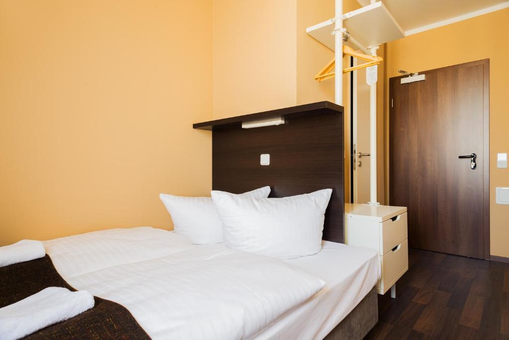 Postel nebo postele na pokoji v ubytování Apple City Hotel
