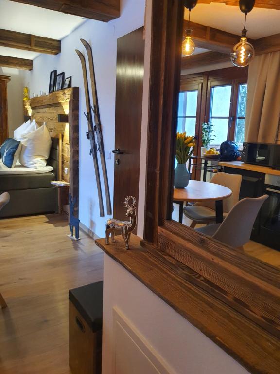 Predel za sedenje v nastanitvi Kozma Apartment Gerlitzen