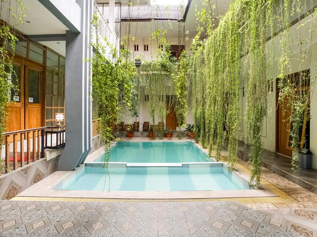 Gallery image of Urbanview Hotel Blok O International in Yogyakarta