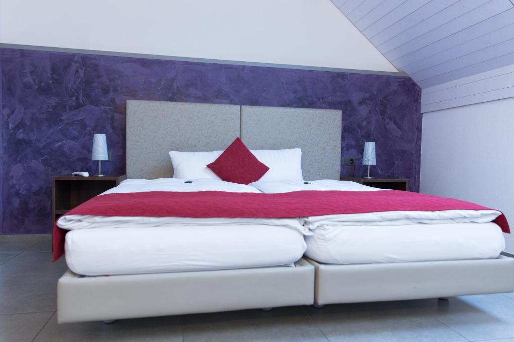 Postel nebo postele na pokoji v ubytování Hotel Schäfli Siebnen
