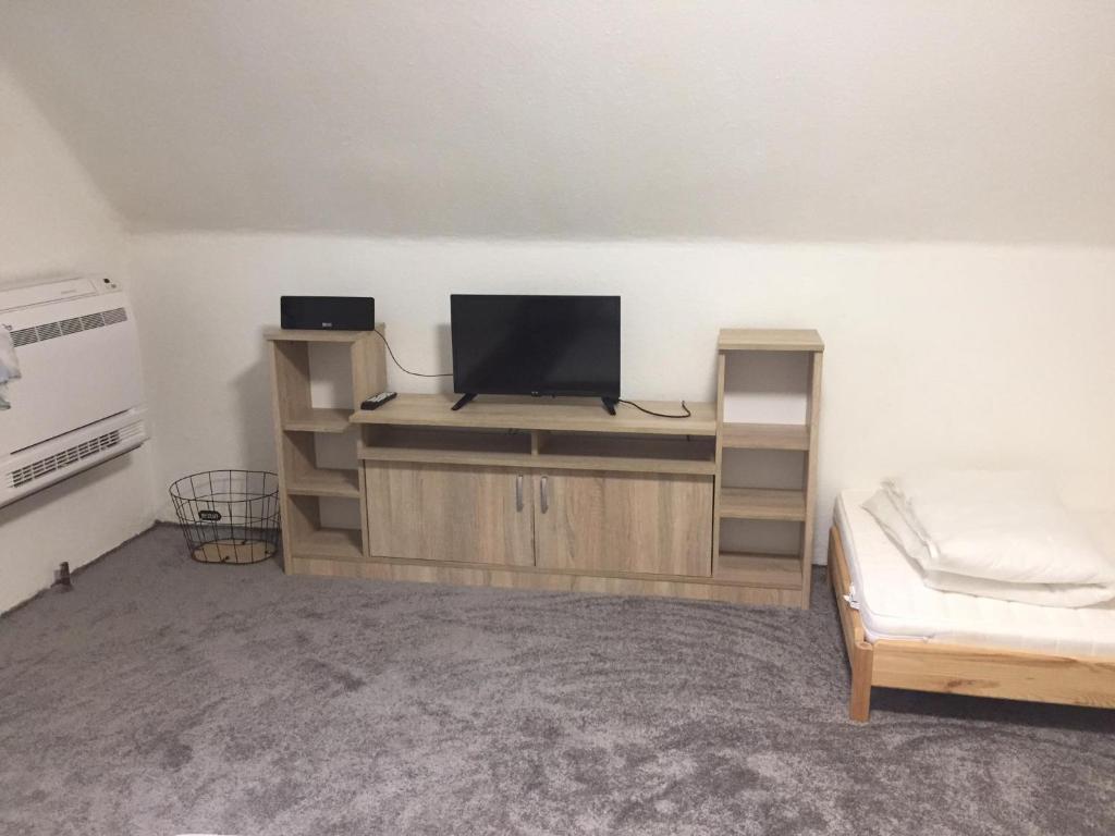 Telewizja i/lub zestaw kina domowego w obiekcie Várhegy Vendégház
