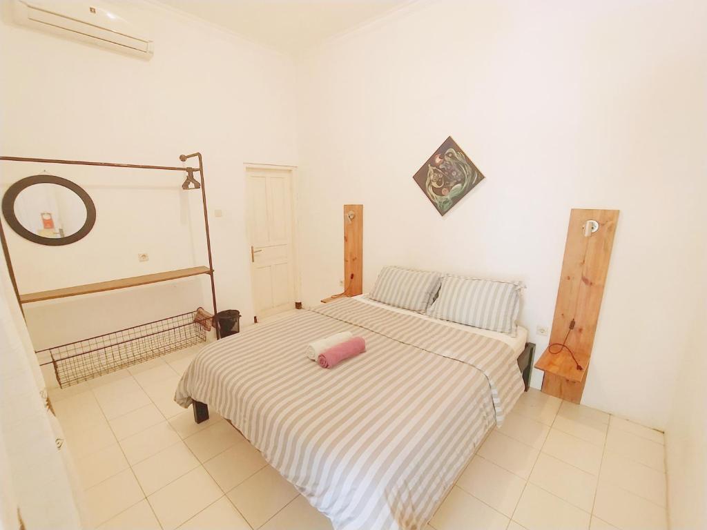 Tempat tidur dalam kamar di Pojok Pas