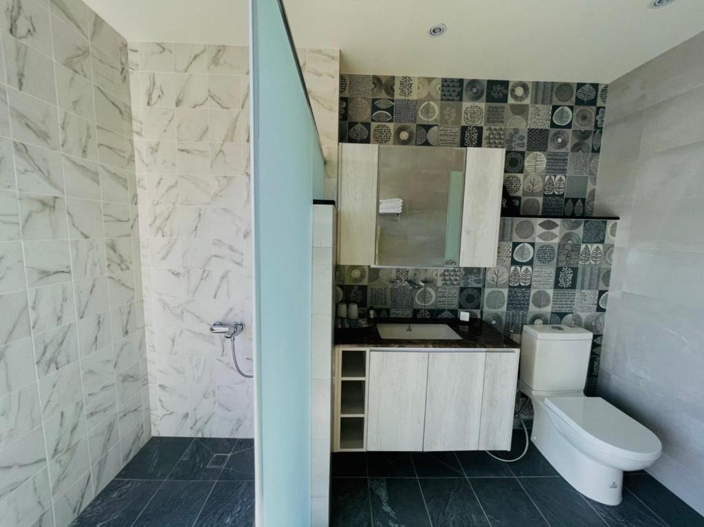 Ένα μπάνιο στο Chao Zhou 86 B&B