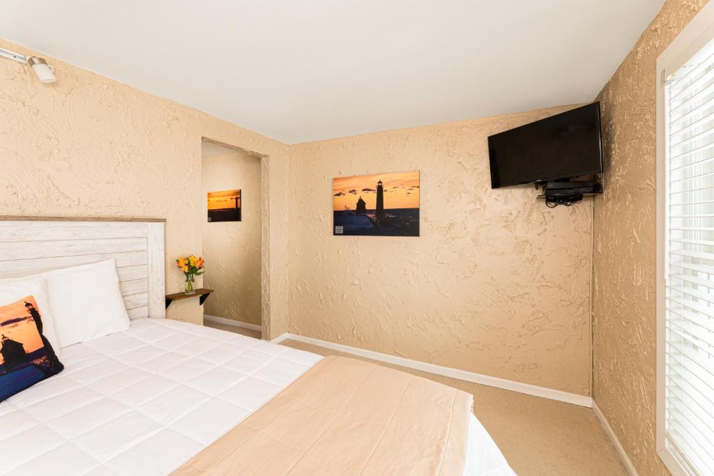 Looking Glass Beachfront Inn - Deluxe Double Room With Sea View