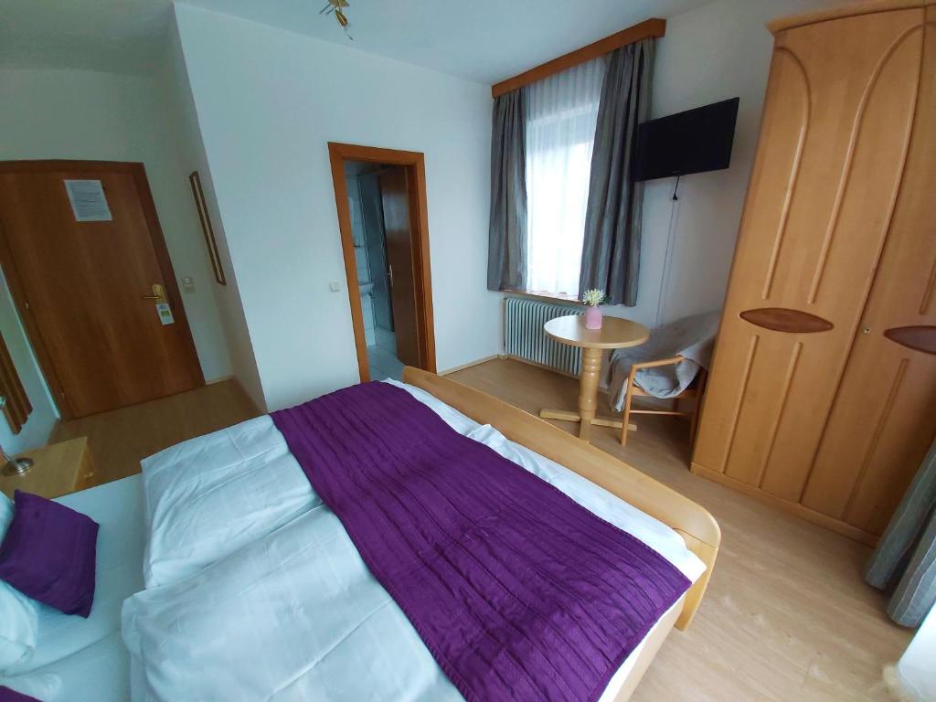 Postel nebo postele na pokoji v ubytování B&B Pension Karlsdorfer Hof