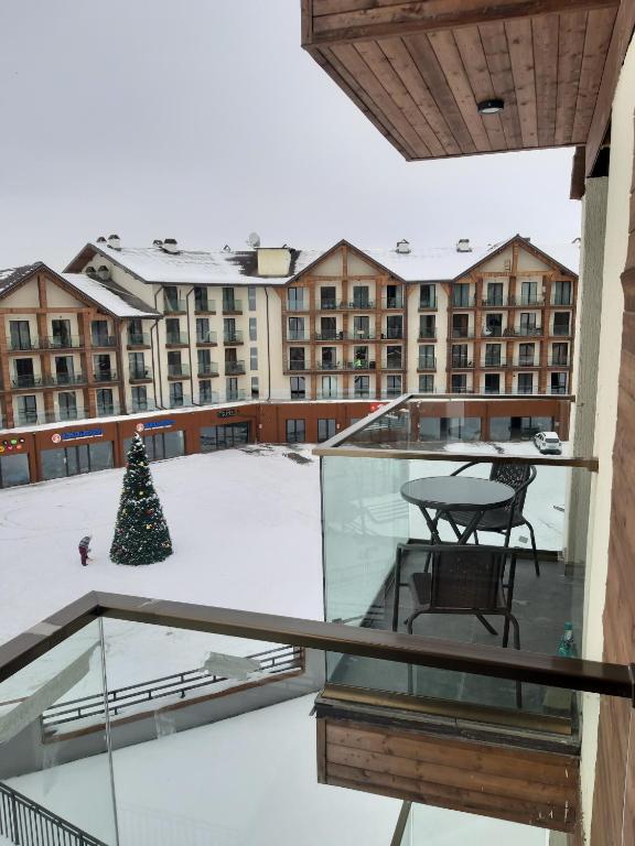 Balkón nebo terasa v ubytování neu gudauri loft2 с видом на горы