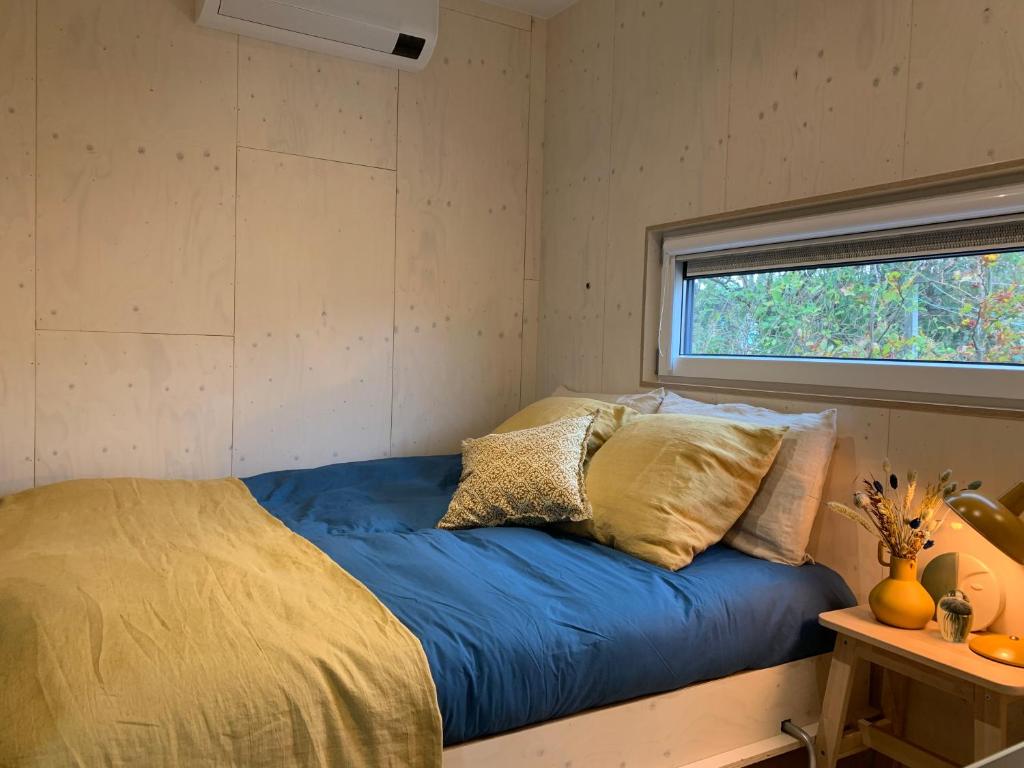 Postel nebo postele na pokoji v ubytování WAD NOU Terschelling heerlijk duurzaam chalet!