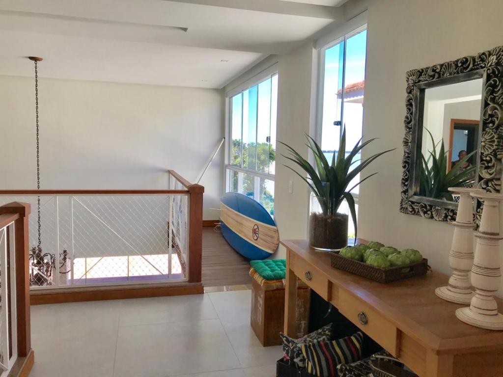  Linda casa com vista para o mar em condomínio fechado