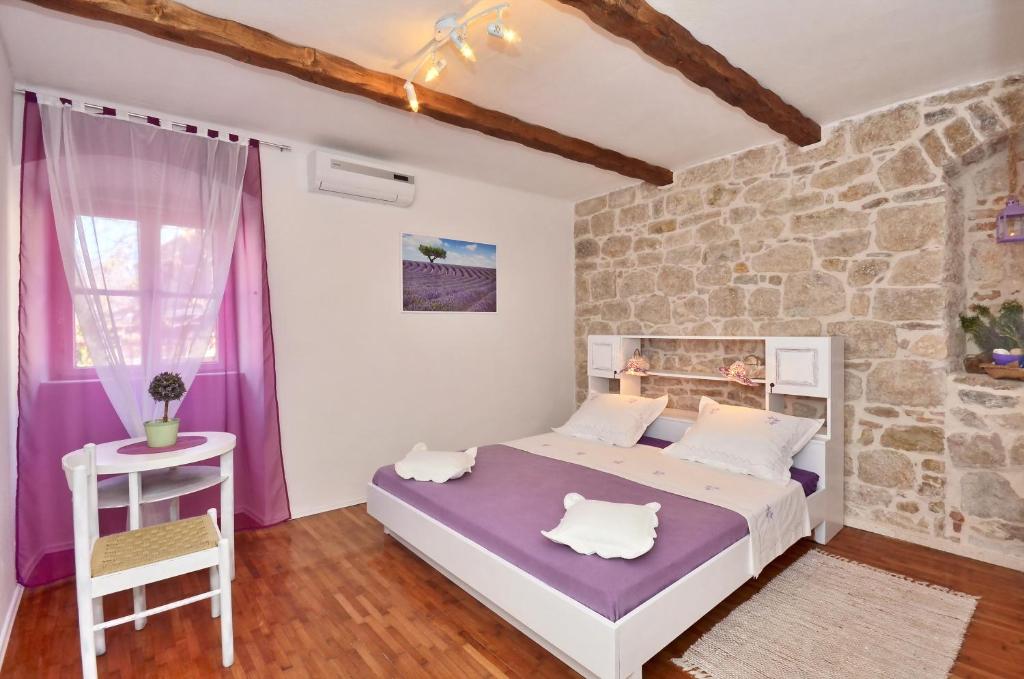 En eller flere senger på et rom på Rooms Vila Vilini Dvori
