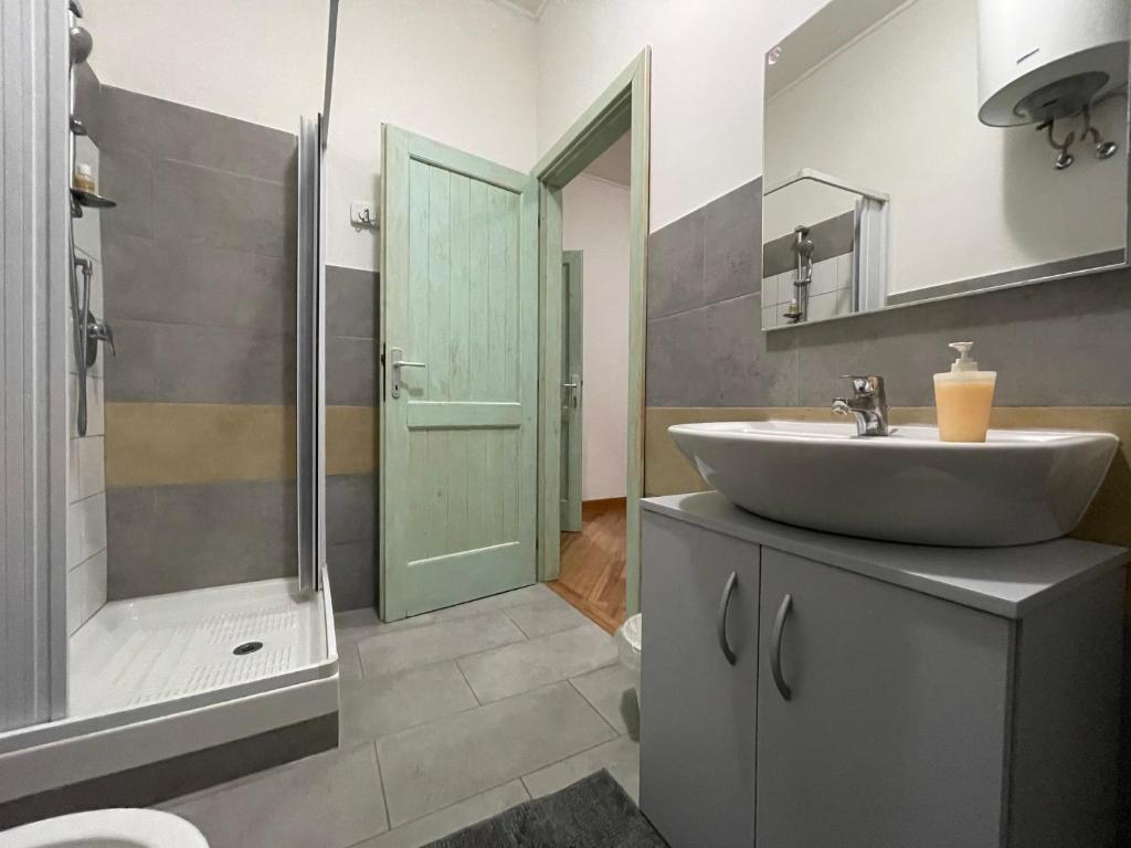 A bathroom at Affittacamere Le Ginestre