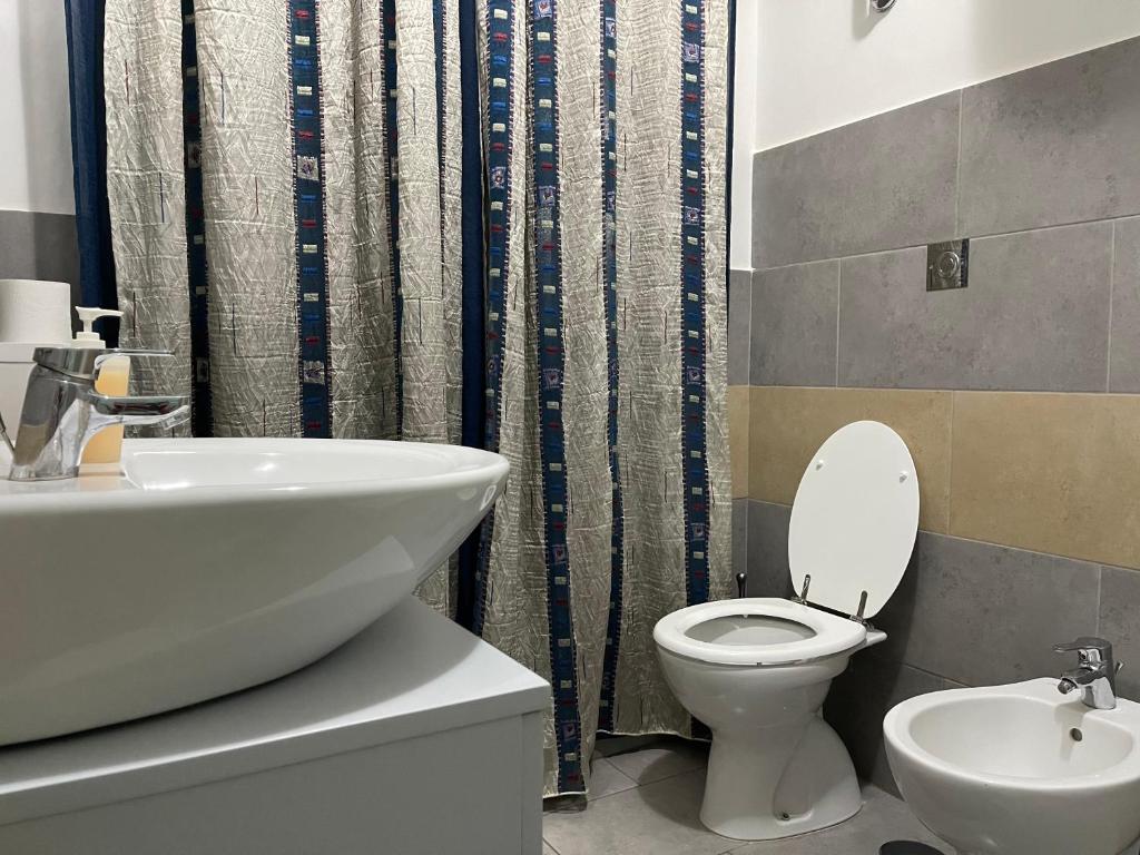 A bathroom at Affittacamere Le Ginestre