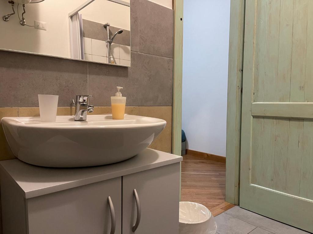 A bathroom at Affittacamere Le Ginestre