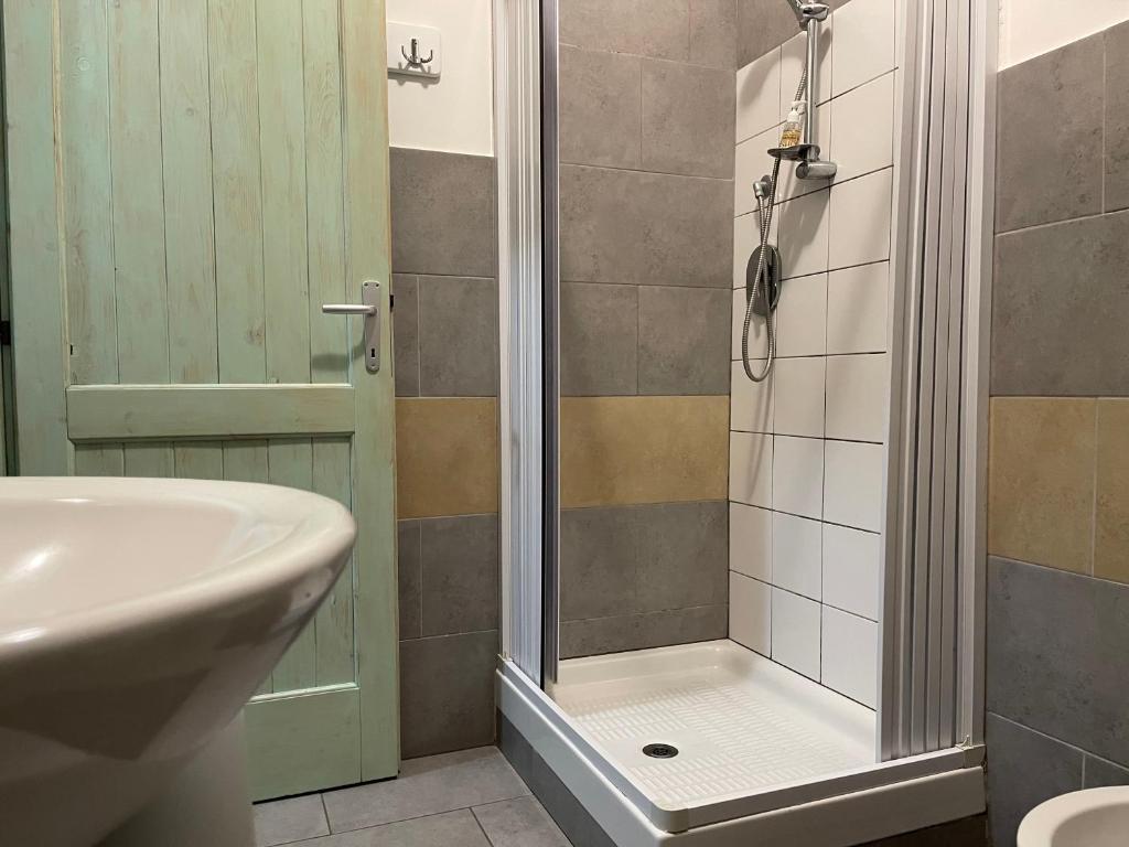A bathroom at Affittacamere Le Ginestre