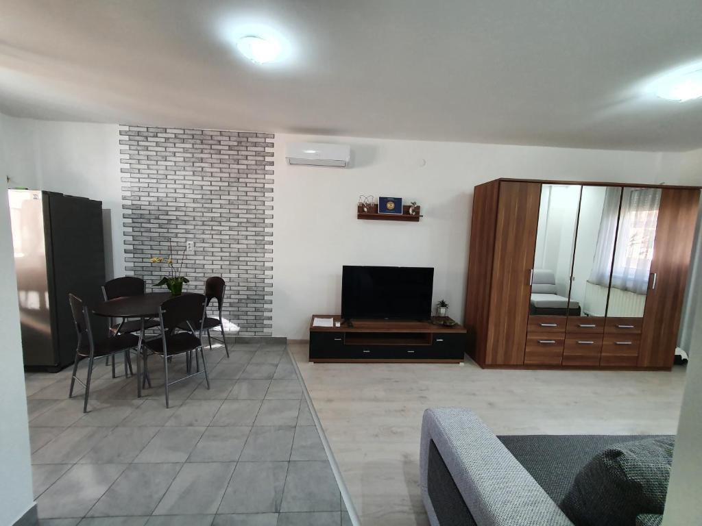 TV a/nebo společenská místnost v ubytování Fischer Apartman