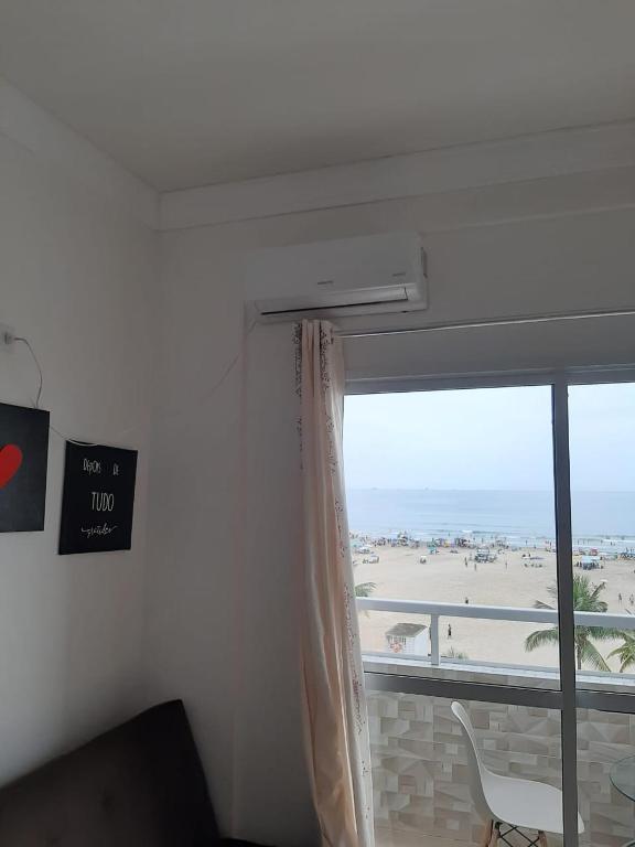  ap studio pé na areia na Guilhermina praia grande