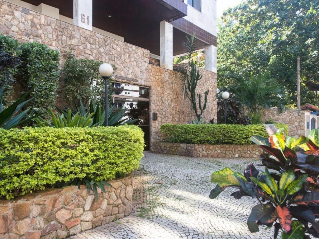  Excelente cobertura duplex a 2 quadras da Praia do Forte com 4 quartos
