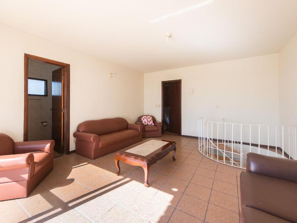  Excelente cobertura duplex a 2 quadras da Praia do Forte com 4 quartos