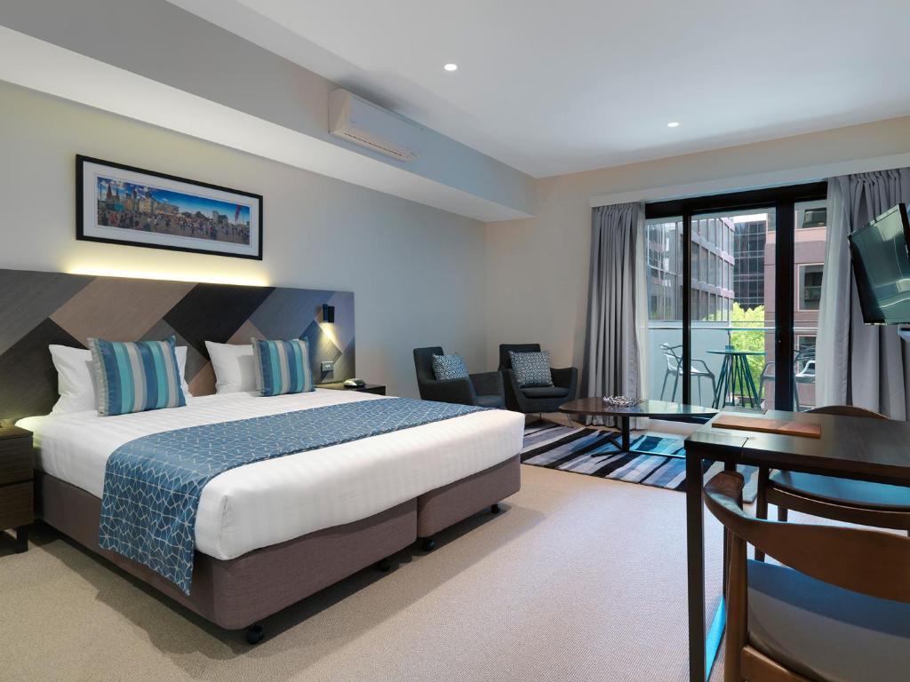 Postel nebo postele na pokoji v ubytování Wyndham Hotel Melbourne
