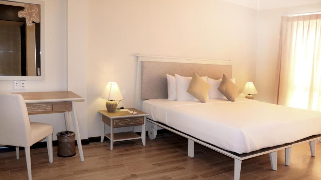 Deluxe Garden Double Room with Bathtub