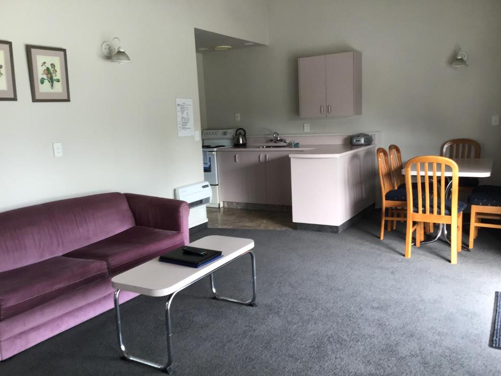 Kuchyň nebo kuchyňský kout v ubytování Helensborough Motor Inn