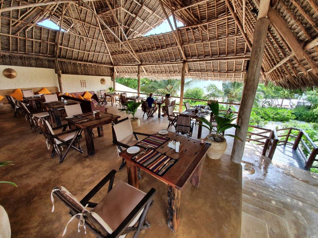 Restaurace v ubytování Sunshine Bay Hotel Zanzibar
