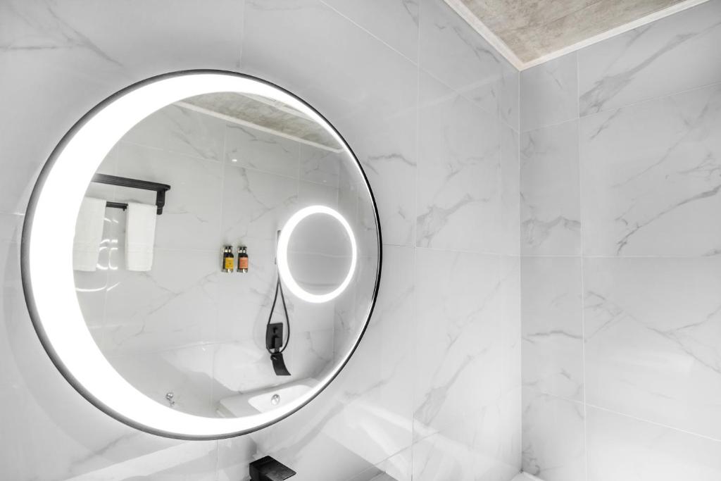 Koupelna v ubytování A&R Urban Hotel