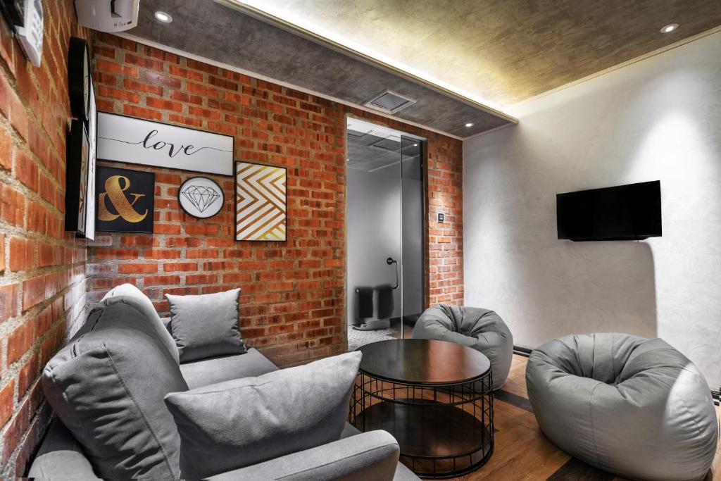 TV a/nebo společenská místnost v ubytování A&R Urban Hotel