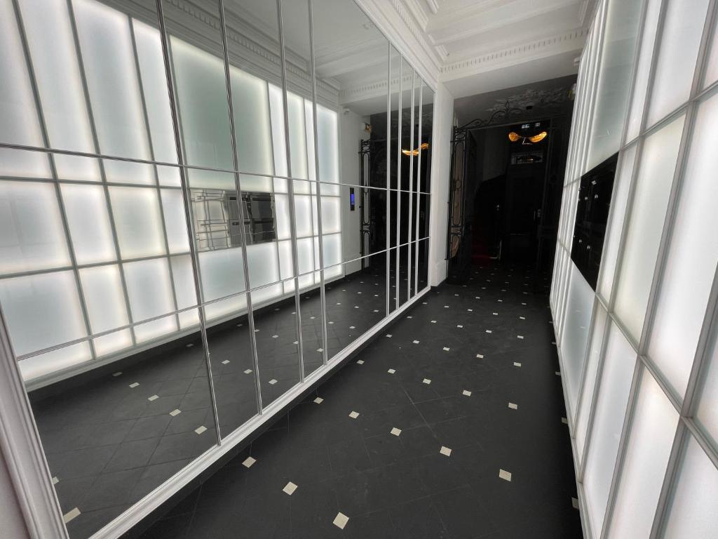 RESIDENCES HARCOURT - Ile Saint Louis - PARIS - 16