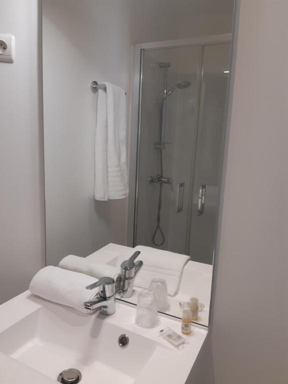 Hôtel de La Croix de Malte - Twin Room