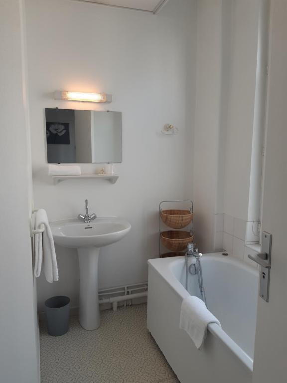 Hôtel de La Croix de Malte - Superior Double Room