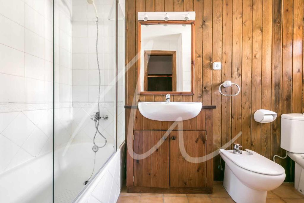 Kúpeľňa v ubytovaní Nin de Beret by SeaMount Rentals
